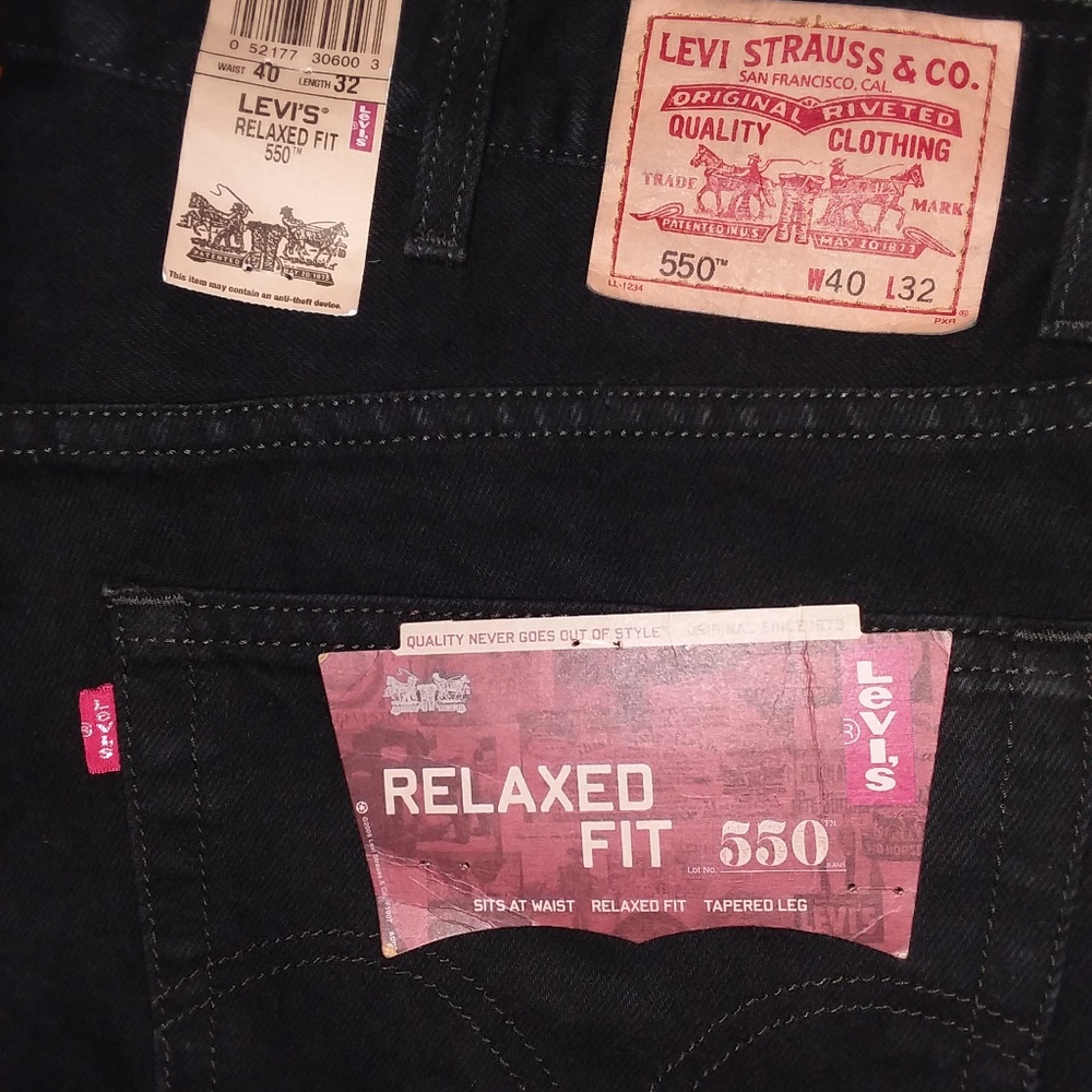 Relaxed Fit Levis 40/32 NWT